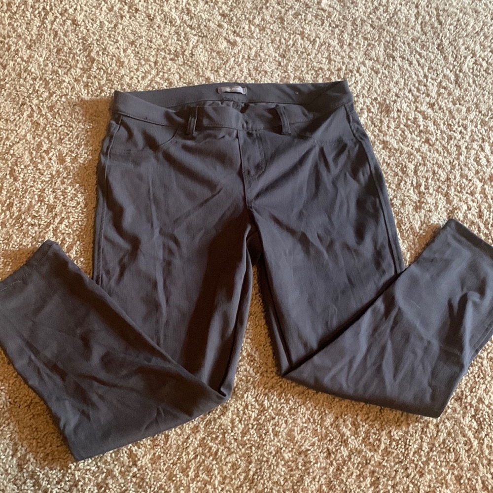 Maurices Medium Gray Capris